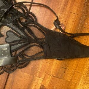 Elegant Black Lace Women's Accessory